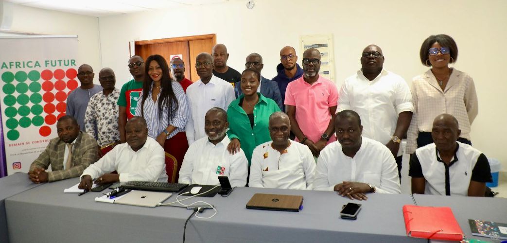 a-quelques-jours-de-la-reprise-du-championnat-national-de-football-les-membres-associnos-de-retour-en-ligue-1-se-mobilisent