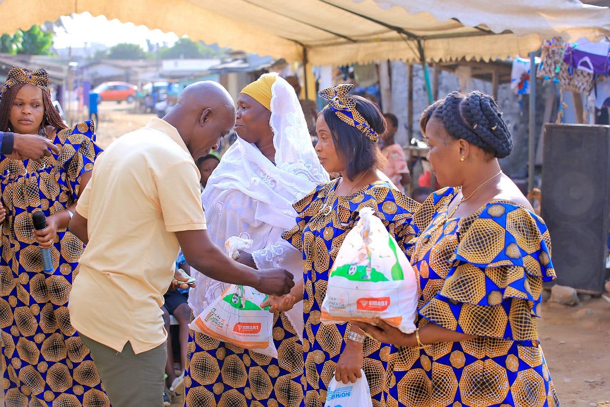 solidaritno-de-fin-d-annnoe-l-association-des-s-urs-unies-d-abobo-avocatier-offre-des-vivres-et-des-cadeaux-aux-femmes-et-enfants-en-situation-de-prnocaritno