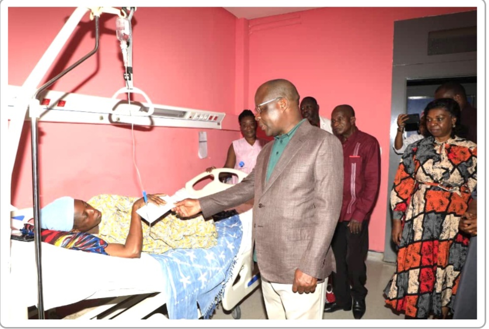 sant-r-veillon-de-no-l-le-ministre-pierre-dimba-visite-plusieurs-tablissements-hospitaliers-a-abidjan