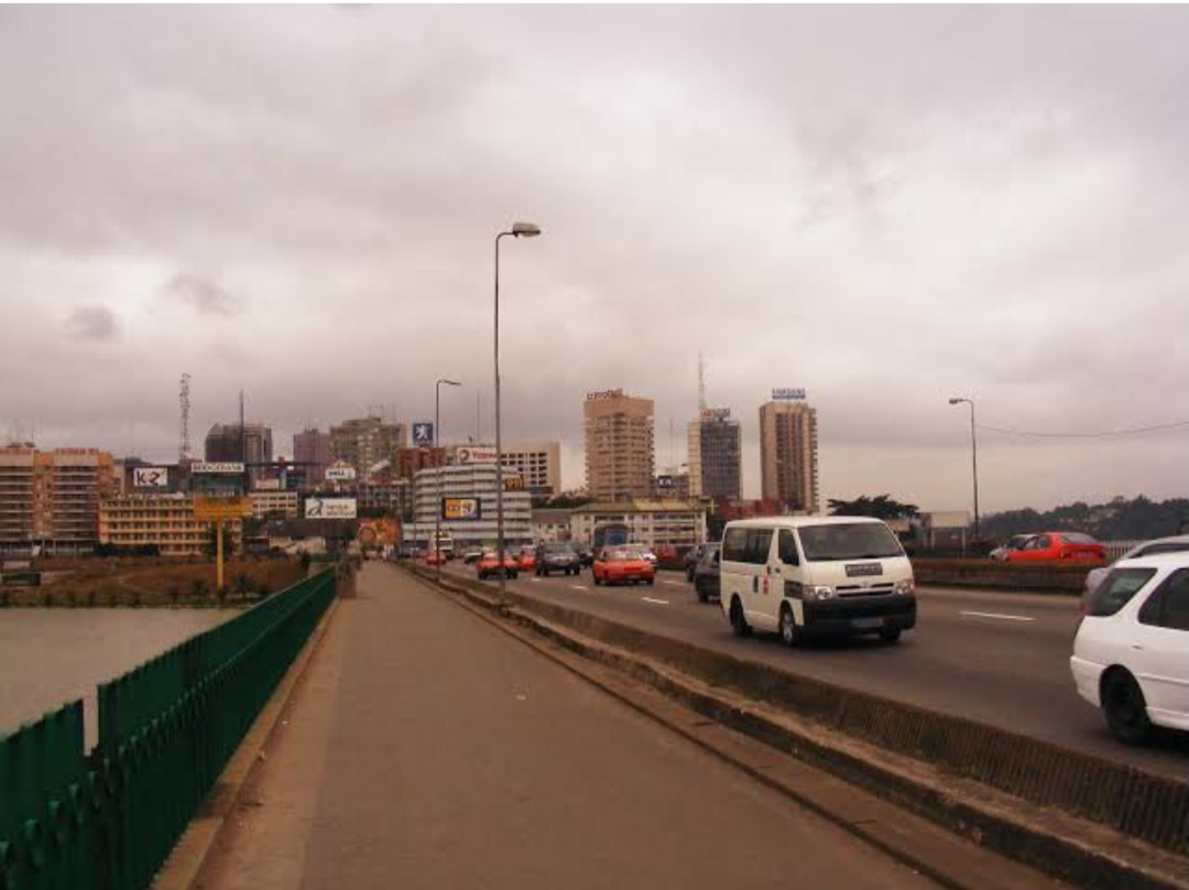 mercredi-micro-trottoire-suicides-nc-rnopnotition-par-le-pont-de-gaulle-nc-abidjan-entre-dnosespoir-social-et-forces-mystiques-pourquoi-tant-de-vies-s-a-y-brisent