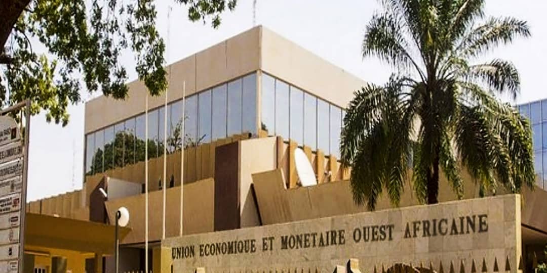 afrique-le-president-de-la-commission-de-luemoa-abdoulaye-diop-presente-le-rapport-annuel-a-bamako-le-18-mars-2025