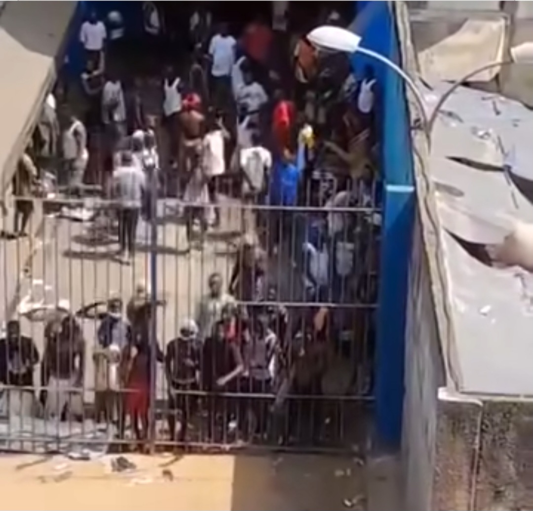 cn-te-d-a-ivoire-pn-le-pnonitentiaire-d-abidjan-ex-maca-des-prisonniers-se-rnovoltent-nc-cause-de-la-forte-chaleur
