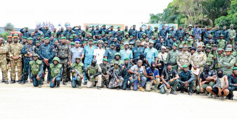 cote-divoire-800-stagiaires-commandos-recoivent-leurs-insignes