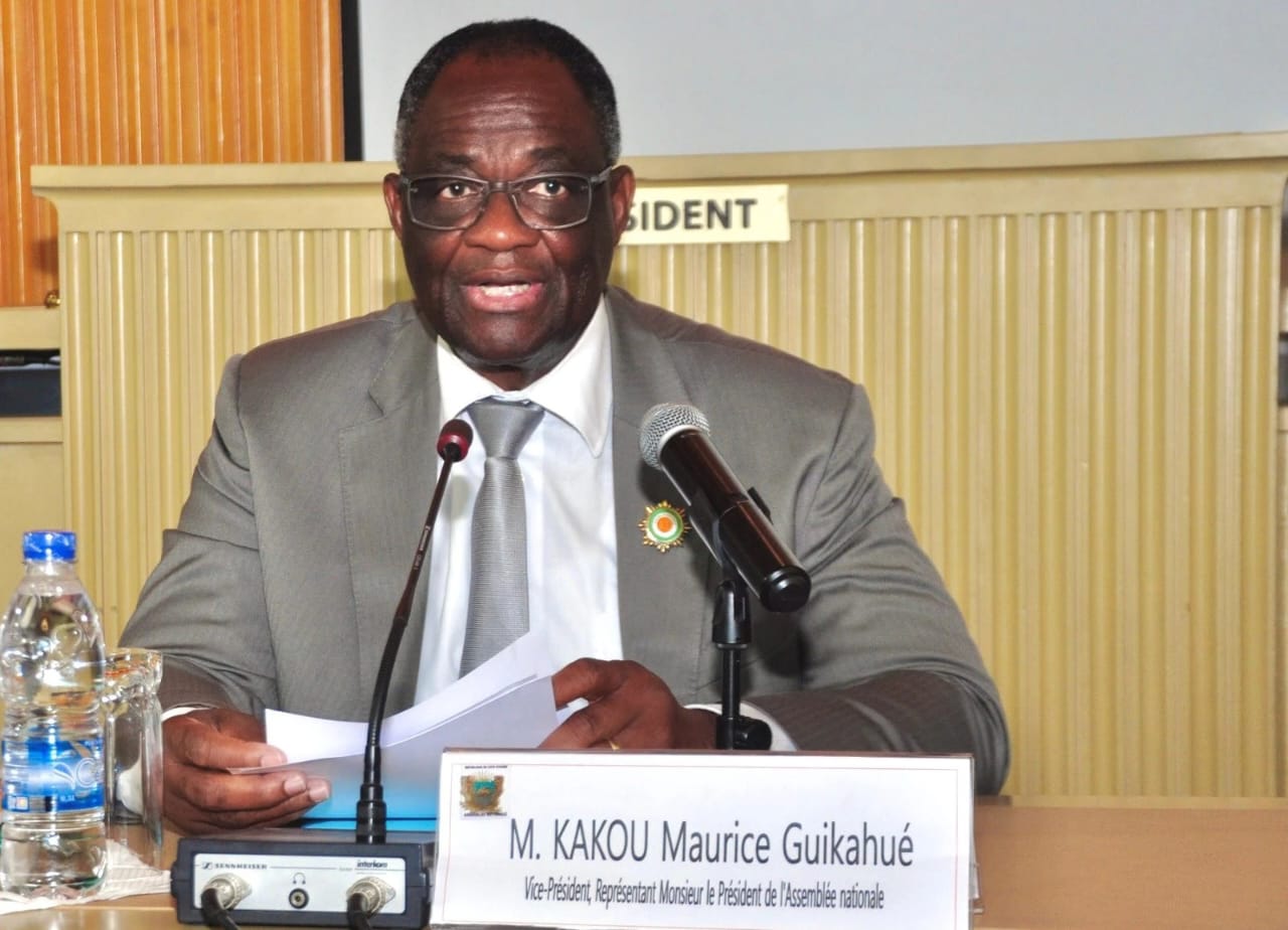 cn-te-d-ivoire-maurice-kakou-guikahuno-dnoment-les-rumeurs-de-scission-au-sein-du-groupe-parlementaire-pdci