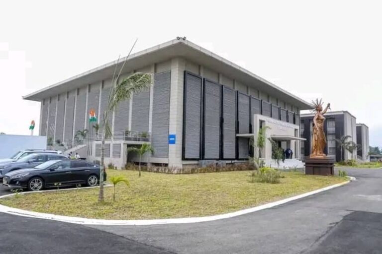 cn-te-d-ivoire-le-tribunal-de-preminore-instance-d-abobo-inaugurno-par-le-premier-ministre-beugrno-mambno