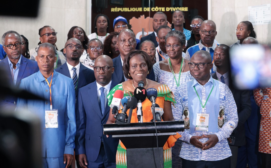 presidentielle-2025-simone-ehivet-depose-sa-candidature-a-la-cei-accompagnee-de-charles-ble-goude