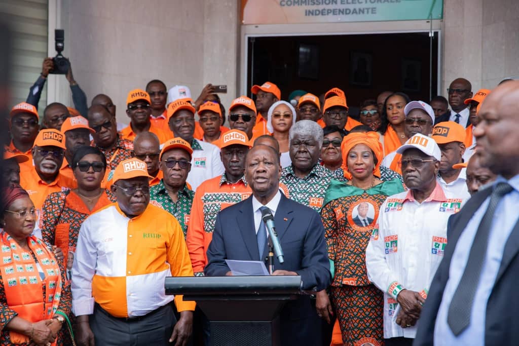 prnosidentielle-2025-alassane-ouattara-dnopose-officiellement-sa-candidature-et-appelle-nc-l-a-unitno-nationale