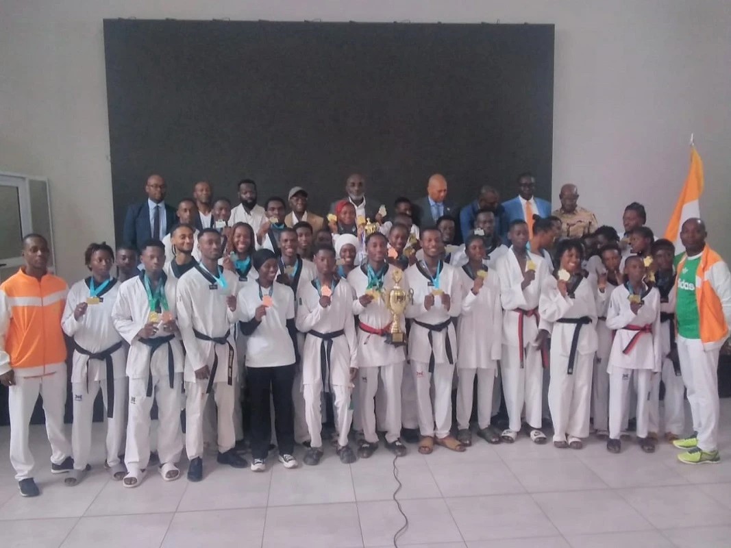 cn-te-d-a-ivoire-en-or-les-hnoros-du-taekwondo-cnolnobrnos-aprnos-un-raz-de-marnoe-au-nigeria