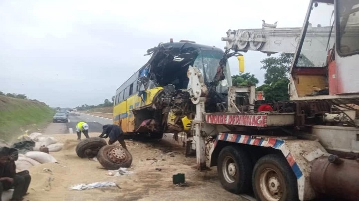 toumodi-trois-morts-dont-deux-enfants-dans-un-grave-accident-sur-l-a-autoroute-du-nord